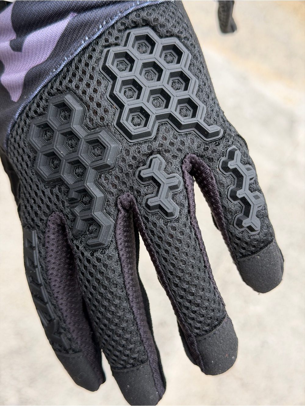 Gloves - Picture 10 of 12